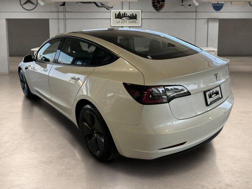 Pearl White Multi-Coat 2023 Tesla Model 3 Standard Range
