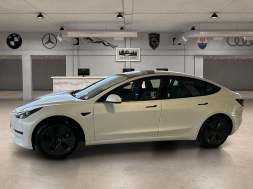 Pearl White Multi-Coat 2023 Tesla Model 3 Standard Range