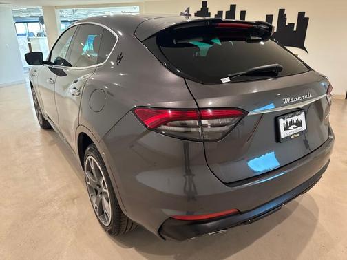 2022 Maserati Levante Modena