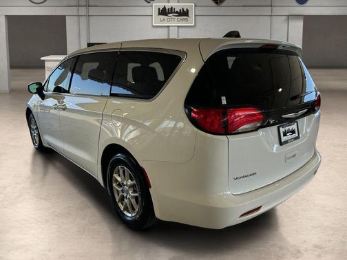 Bright White Clearcoat 2023 Chrysler Voyager LX