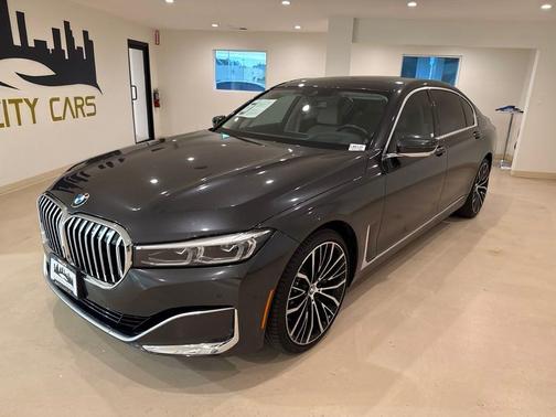 2022 BMW 740 i