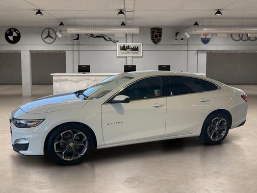 Summit White 2024 Chevrolet Malibu FWD 1LT