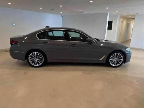 2022 BMW 530 i