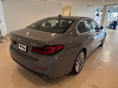 2022 BMW 530 i