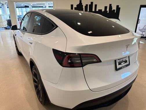 2022 Tesla Model Y Long Range Dual Motor All-Wheel Drive