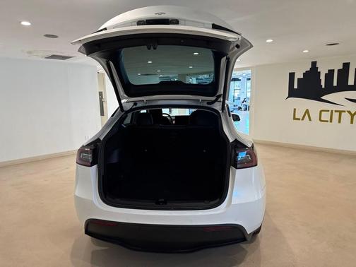 2022 Tesla Model Y Long Range Dual Motor All-Wheel Drive