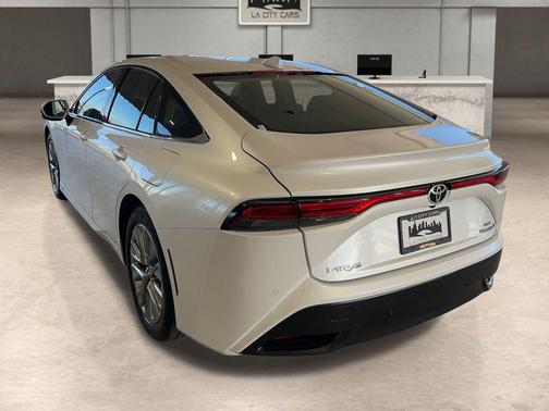 2023 Toyota Mirai Base