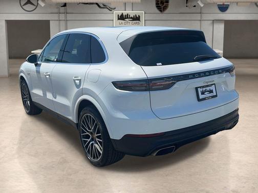 2022 Porsche Cayenne Platinum Edition