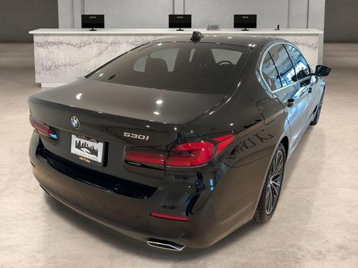 2022 BMW 530 i