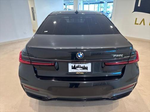 2022 BMW 740 i