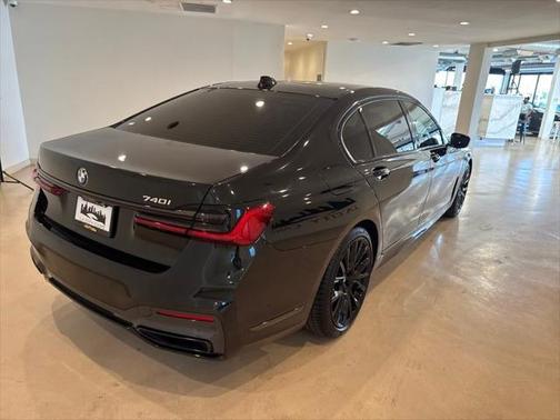 2022 BMW 740 i