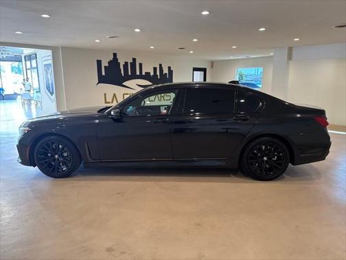 2022 BMW 740 i