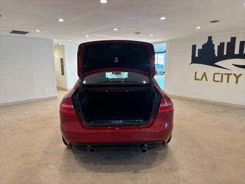 2017 Jaguar XE 35t R-Sport
