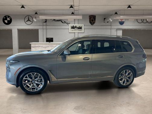 2025 BMW X7 xDrive40i
