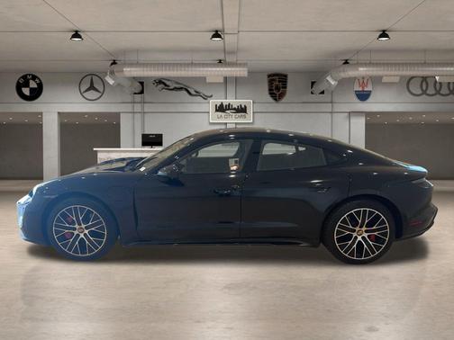 2022 Porsche Taycan GTS