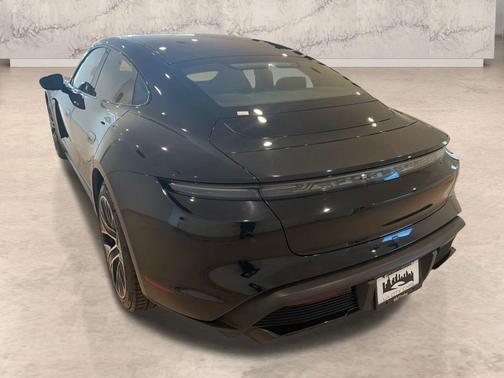 2022 Porsche Taycan GTS