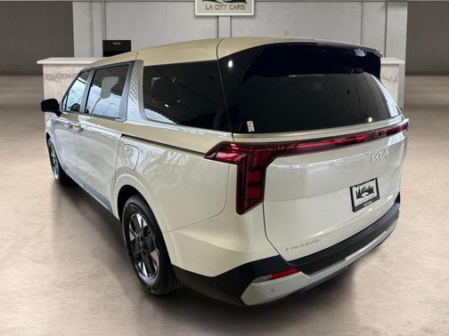 Snow White Pearl 2026 Kia Carnival Hybrid LXS