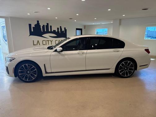 2022 BMW 740 i