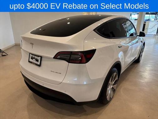 2022 Tesla Model Y Long Range Dual Motor All-Wheel Drive