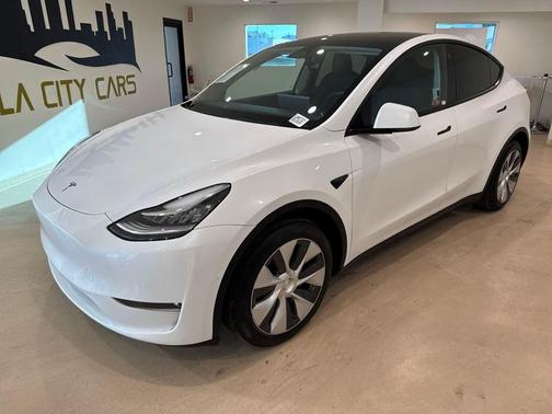 2022 Tesla Model Y Long Range Dual Motor All-Wheel Drive