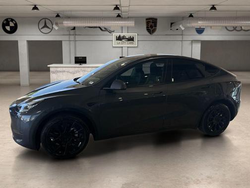 2022 Tesla Model Y Long Range Dual Motor All-Wheel Drive