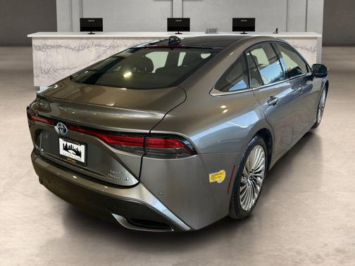 Heavy Metal 2021 Toyota Mirai Base