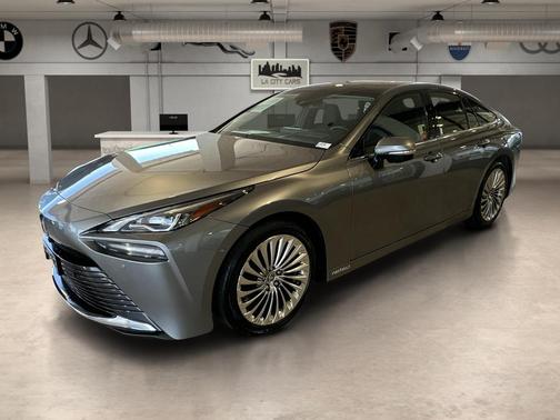 Heavy Metal 2021 Toyota Mirai Base