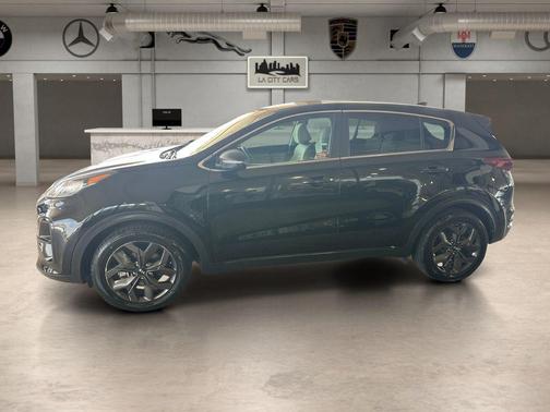 Black Cherry 2022 Kia Sportage LX