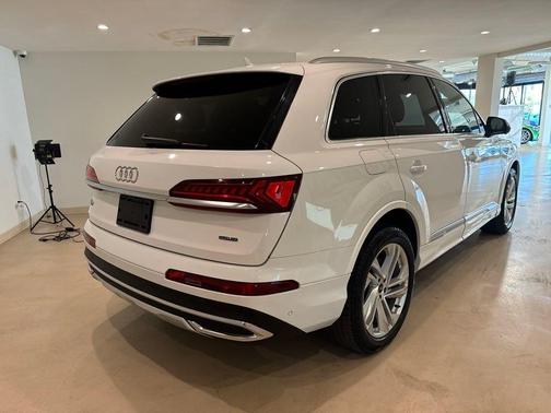 2021 Audi Q7 55 Premium Plus