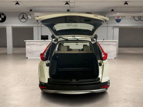White Diamond Pearl 2017 Honda CR-V LX