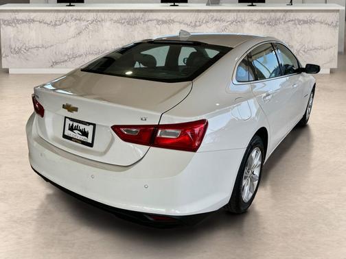 Summit White 2025 Chevrolet Malibu FWD 1LT