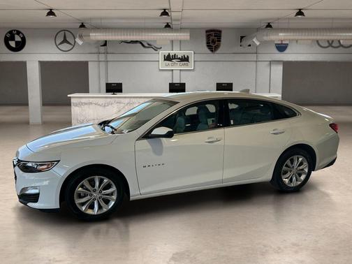 Summit White 2025 Chevrolet Malibu FWD 1LT