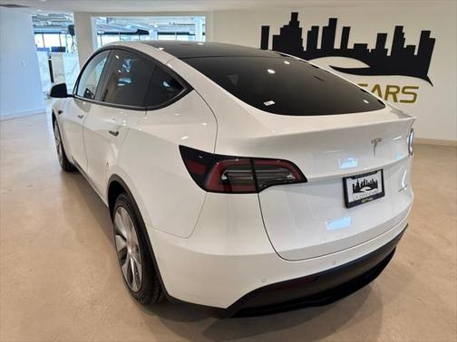 2022 Tesla Model Y Long Range Dual Motor All-Wheel Drive