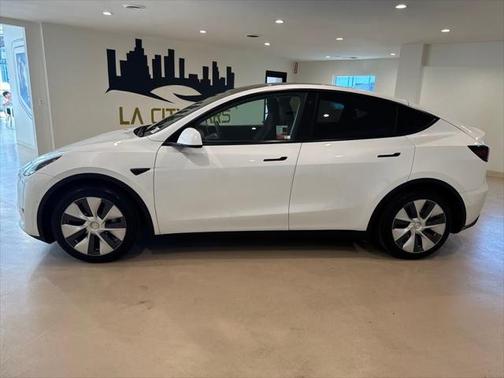 2022 Tesla Model Y Long Range Dual Motor All-Wheel Drive