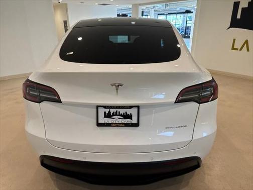 2022 Tesla Model Y Long Range Dual Motor All-Wheel Drive
