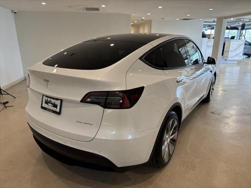 2022 Tesla Model Y Long Range Dual Motor All-Wheel Drive