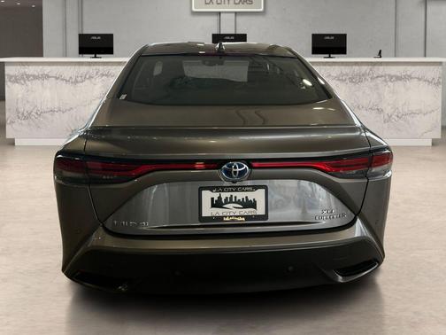Heavy Metal 2021 Toyota Mirai Base