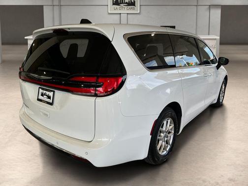 Bright White Clearcoat 2024 Chrysler Pacifica Touring L