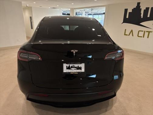 2022 Tesla Model Y Long Range Dual Motor All-Wheel Drive