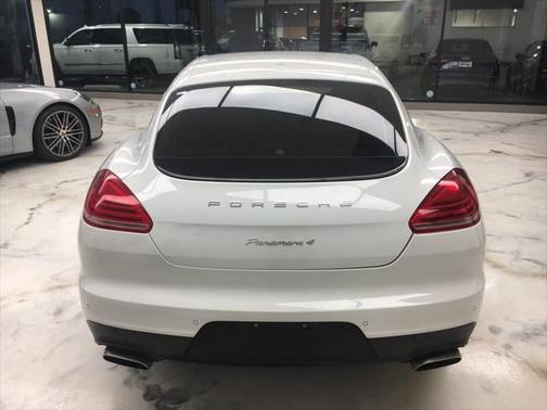 2016 Porsche Panamera 4