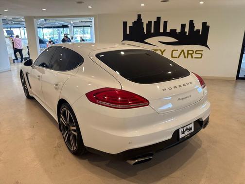 2016 Porsche Panamera 4