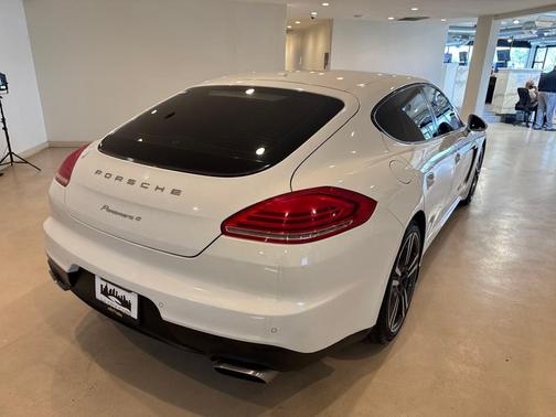 2016 Porsche Panamera 4