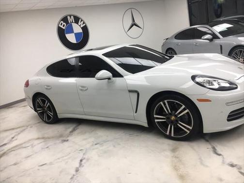 2016 Porsche Panamera 4