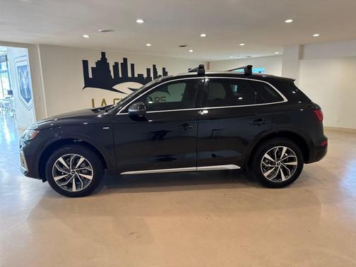 Mythos Black Metallic 2024 Audi Q5 45 S line Premium Plus