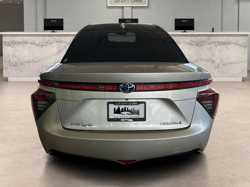 Elemental Silver Metallic 2019 Toyota Mirai Base