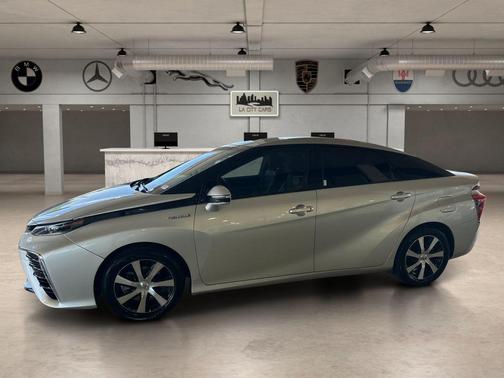 Elemental Silver Metallic 2019 Toyota Mirai Base