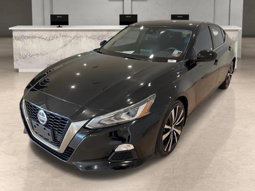 2022 Nissan Altima SR FWD