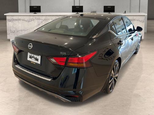 2022 Nissan Altima SR FWD