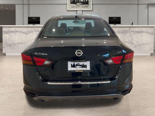 2022 Nissan Altima SR FWD