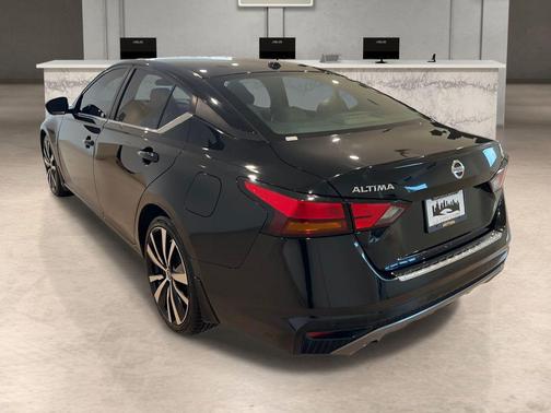 2022 Nissan Altima SR FWD